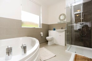 Cottage | Bathroom