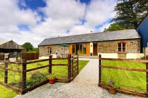 ด้านหน้าที่พัก