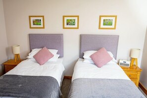 Cottage | 2 chambres, fer et planche à repasser, lits bébé, draps fournis