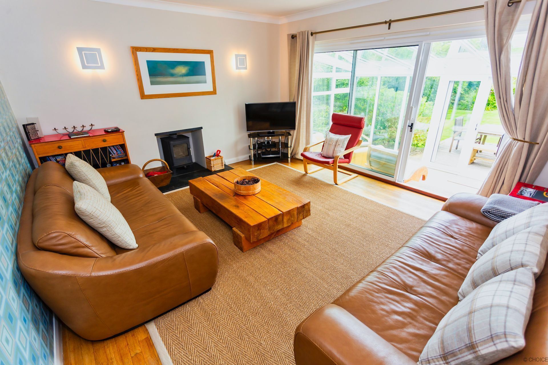 Living room | Flat-screen TV, fireplace, DVD player, iPod dock