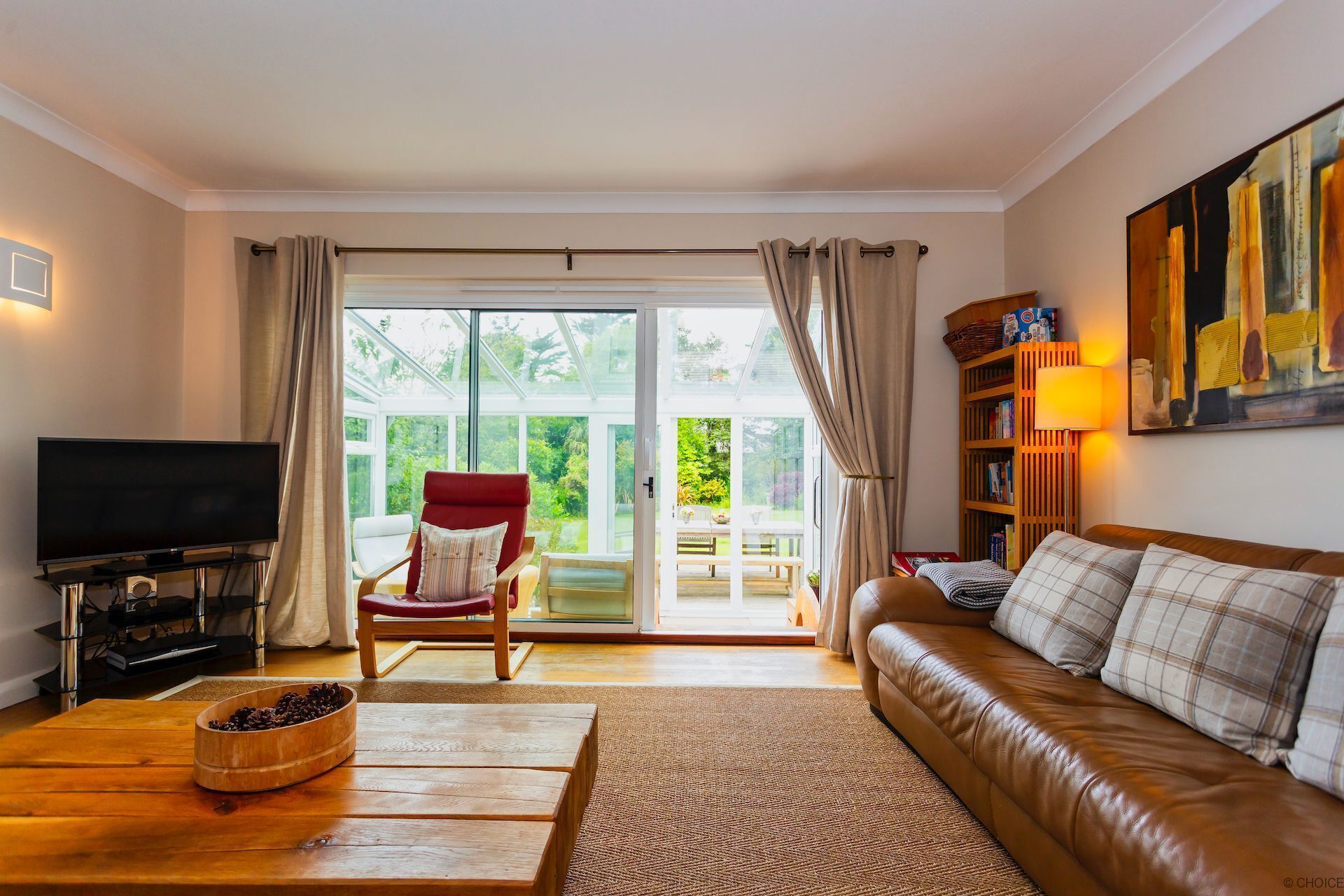 Living room | Flat-screen TV, fireplace, DVD player, iPod dock