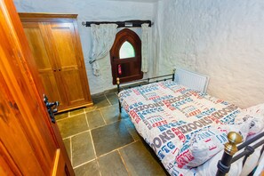 7 bedrooms, iron/ironing board, free cribs/infant beds, bed sheets