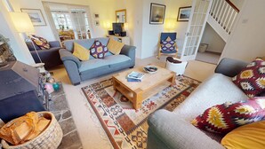 Smart TV, fireplace, DVD player, books - Croyde White House 4 Bedrooms (Braunton)