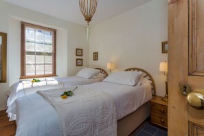 3 bedrooms, free cribs/infant beds, bed sheets