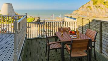 Cottage | Outdoor dining