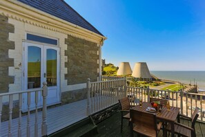 A balcony with a view of the sea and cooling towers. - Ilfracombe Raphael 2 Bedrooms (Ilfracombe)