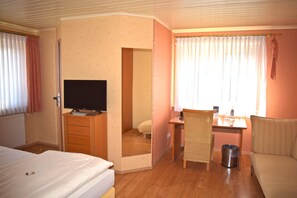Double Room | Desk, free WiFi, bed sheets - Landgasthof Buch (Eichenzell)