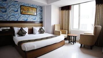 Quarto casal superior, geladeira, vista para a cidade | 20 quartos, cofres nos quartos, quartos à prova de som