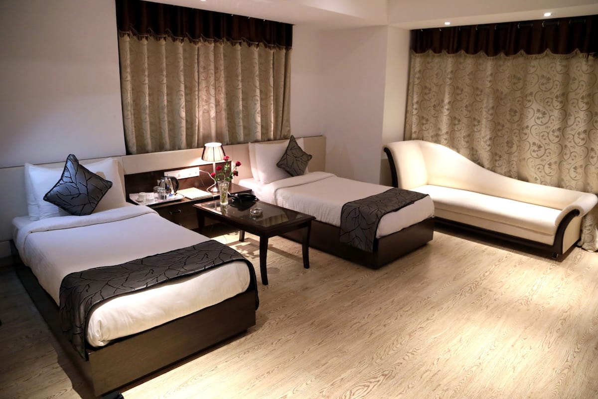 Grand Double or Twin Room, 1 Queen Bed, Refrigerator, City View