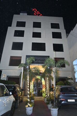 Grand Double or Twin Room, 1 Queen Bed, Refrigerator, City View - The Grand Radiant (Lucknow)