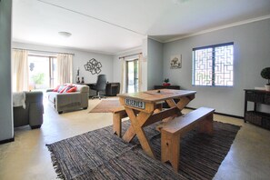 Comfort House, 3 Bedrooms, Non Smoking | Living room
