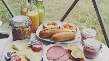 Breakfast (NOK 175 per person)