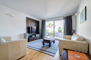 Apartment, 2 Bedrooms, Non Smoking | Living area