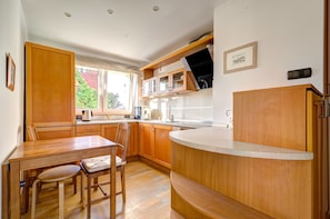 Apartment, 2 Bedrooms, Non Smoking | Private kitchen