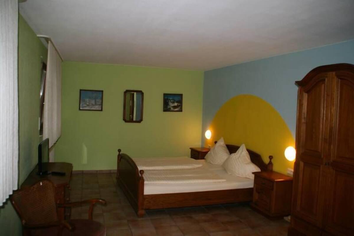 Desk, free WiFi, bed sheets
