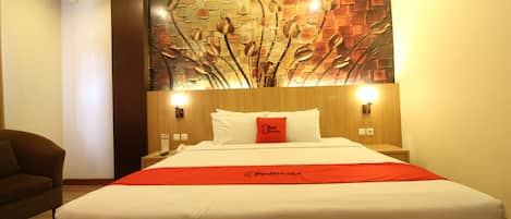 Desk, free WiFi, bed sheets