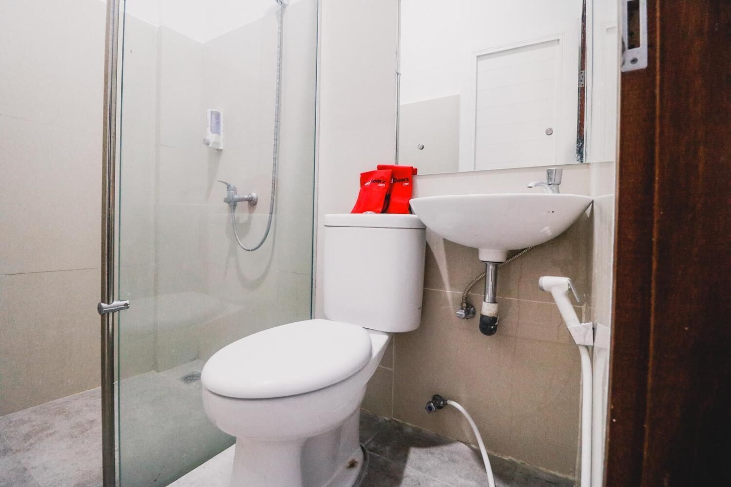 Foto - RedDoorz near Hermes Place Polonia Medan