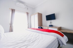 Desk, free WiFi, bed sheets