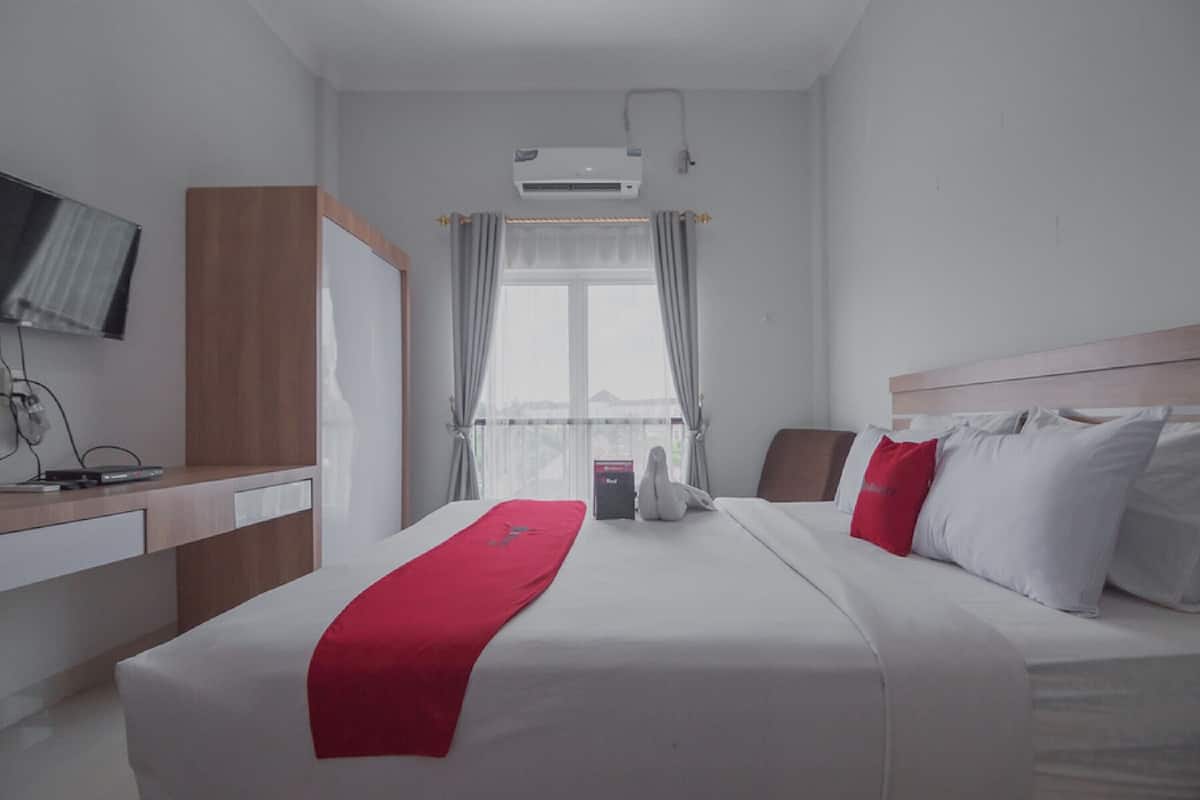 Escritorio, wifi gratis y ropa de cama