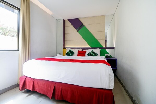 Desk, free WiFi, bed sheets