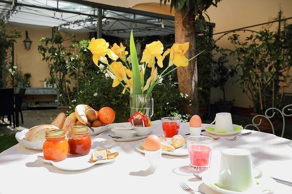 Outdoor dining - Villa Il Colle (Bagno a Ripoli)