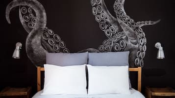 Double Room, Shared Bathroom | Wi-fi percuma, cadar katil
