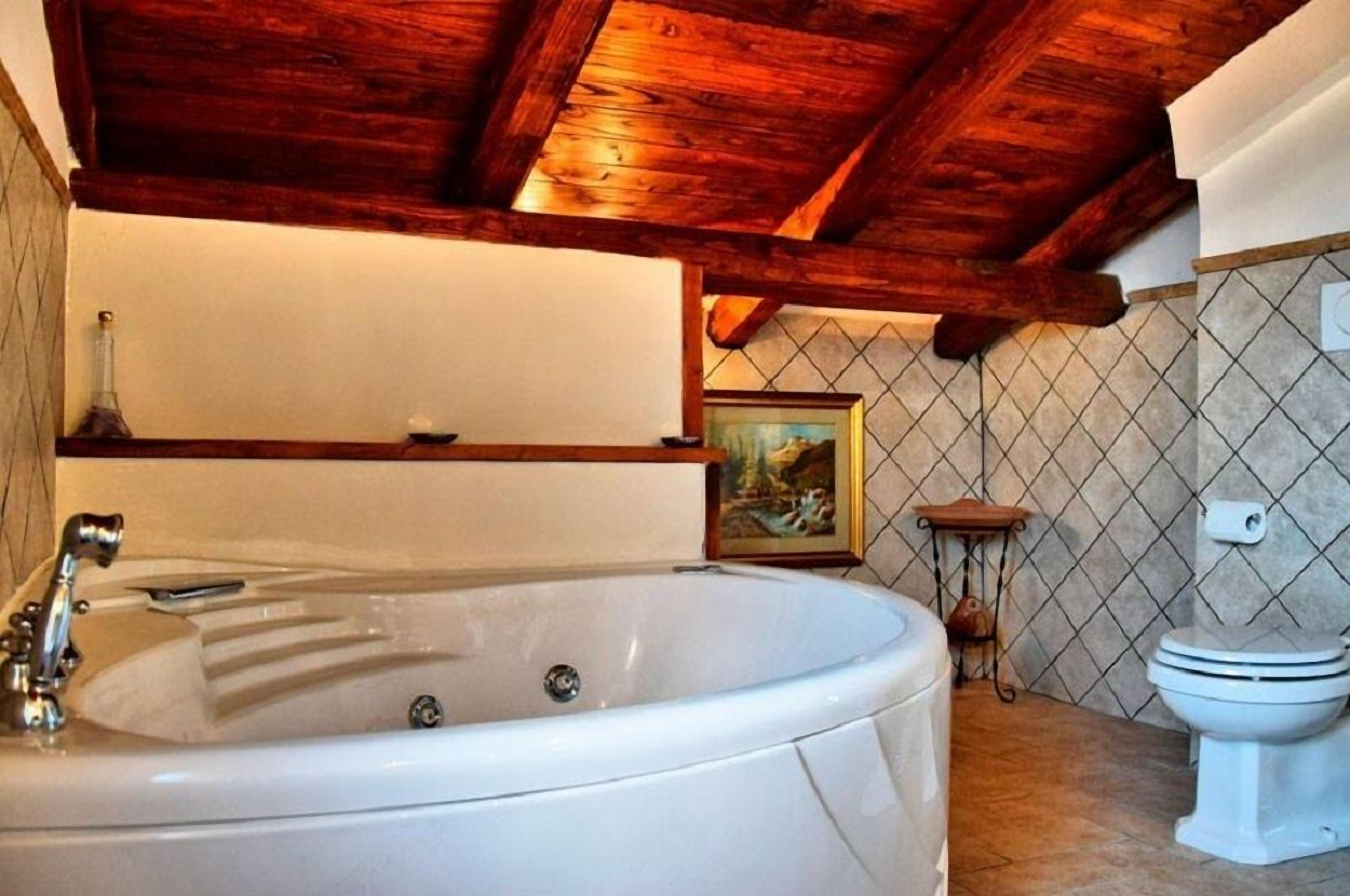 Appartamento Comfort, 2 camere da letto, vista montagna | Bagno | Asciugacapelli, accappatoio, bidet, asciugamani