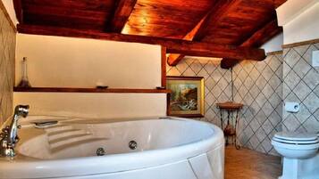Appartamento Comfort, 2 camere da letto, vista montagna | Bagno | Asciugacapelli, accappatoio, bidet, asciugamani