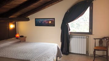 Comfort apartman, 2 hálószobával, kilátással a hegyre | Prémium ágynemű, pehelypaplan, memóriahabos ágy és egyedi dekoráció