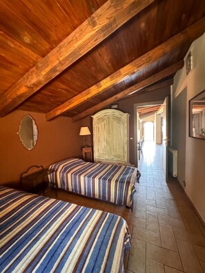 Comfort-huoneisto, 2 makuuhuonetta, vuoristonäköala | Ylelliset vuodevaatteet, untuvapeitot, memory foam -patjalliset sängyt