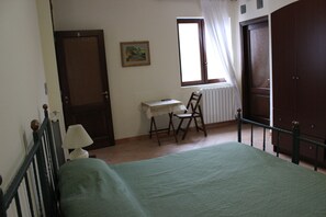 Cots/infant beds, free WiFi, bed sheets