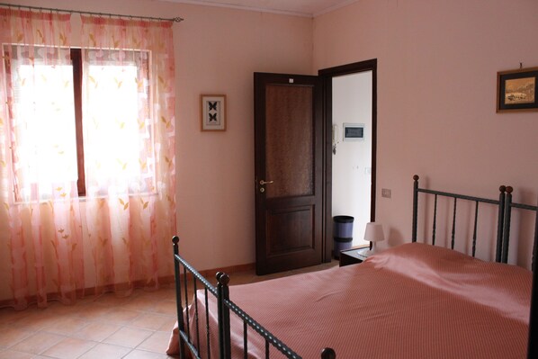 Cots/infant beds, free WiFi, bed sheets