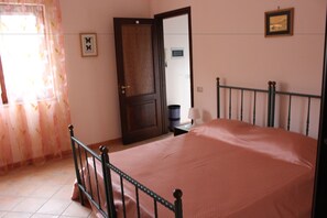 Cots/infant beds, free WiFi, bed sheets