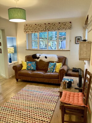 Living area - Vinegar Hill Pottery B & B (Lymington)