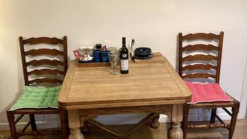 THE GARDEN ROOM | In-room dining