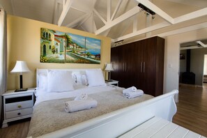 Family House | 4 bedrooms, blackout drapes, iron/ironing board, free WiFi