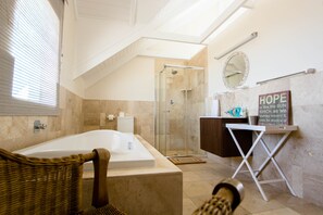 Family House | Bathroom | Separate tub and shower, jetted tub, free toiletries, hair dryer