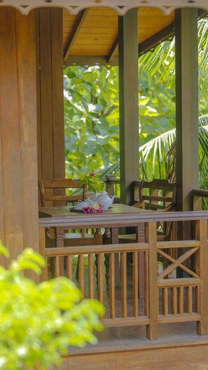 华丽客房 | 起居区 | 平板电视