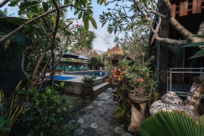 Garden - D and B Bungalow's by DeWizZ Management (Lembongan Island)