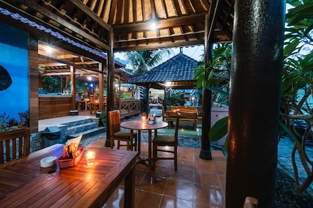Breakfast, lunch, dinner served; local and international cuisine