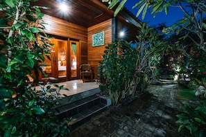 Garden view - D and B Bungalow's by DeWizZ Management (Lembongan Island)