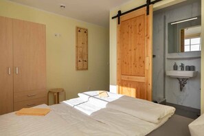 基础双人房, 私人浴室, 山景 | 客房服务设施