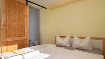 Basic Double Room, Private Bathroom, Mountain View | Room amenity