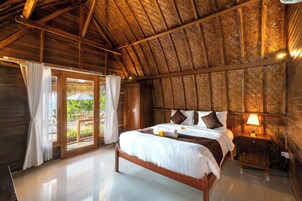 Escritorio, sistema de insonorización y camas plegables/adicionales 