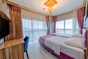 Panoramic Room, Sea View | Bar mini, meja, kalis bunyi, seterika/papan seterika 