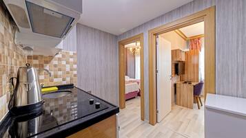 Standard Apartment | Private kitchen | Stovetop, cookware/dishes/utensils