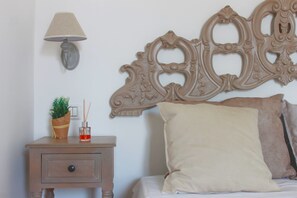Vierbettzimmer | Schreibtisch, Babybetten, Zustellbetten, kostenloses WLAN