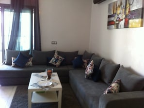 Deluxe Apartment | Living area