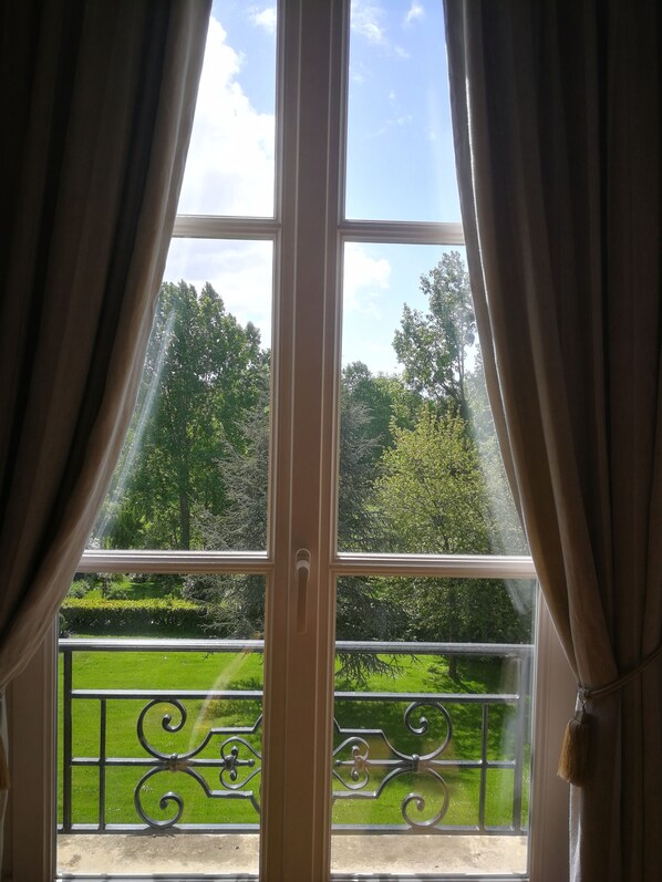 Premium Double Room, Accessible, Private Bathroom (Chambre Taupe)