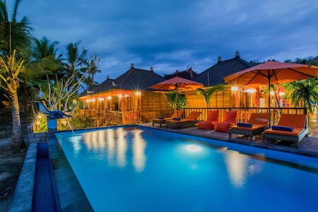 Outdoor pool, sun loungers